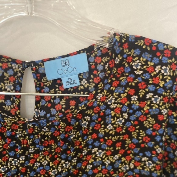 Cece Nordstrom black floral flutter sleeve blouse PS - Picture 2 of 5